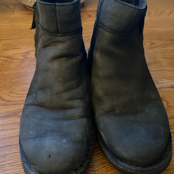 UGG REA LEATHER Ankle Boot black Leather uppers. Water Resistant women’s, Size 8 - Picture 3 of 7